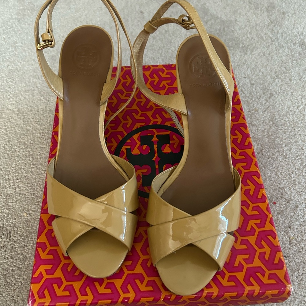 Tory Burch Tan Patent Leather Heels